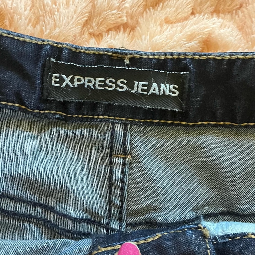 Express Shorts - Picture 5 of 7